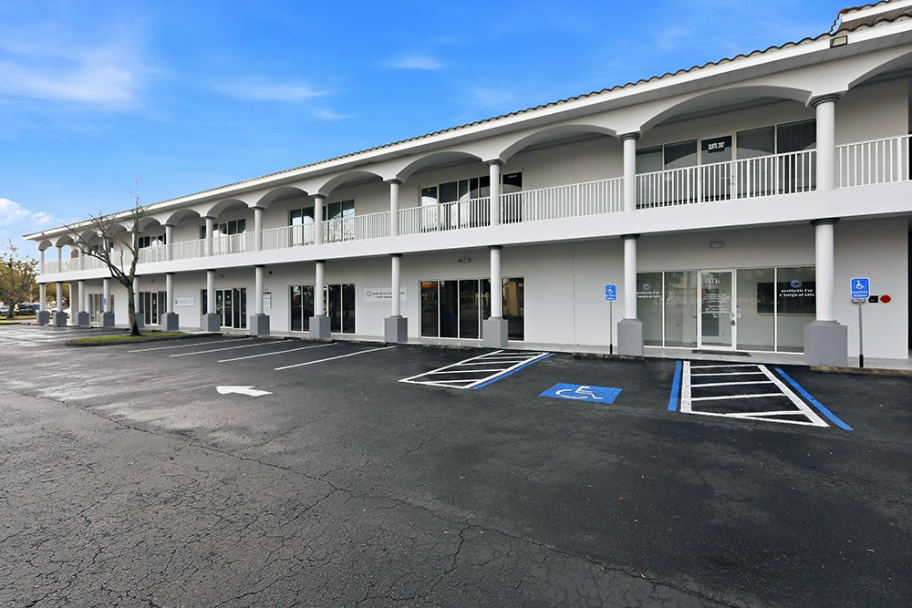 Palmer Crossing building exterior with Suite 207 signage